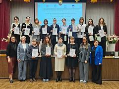 Поздравляем с отличной защитой проектных работ, учениц 10 «А» класса